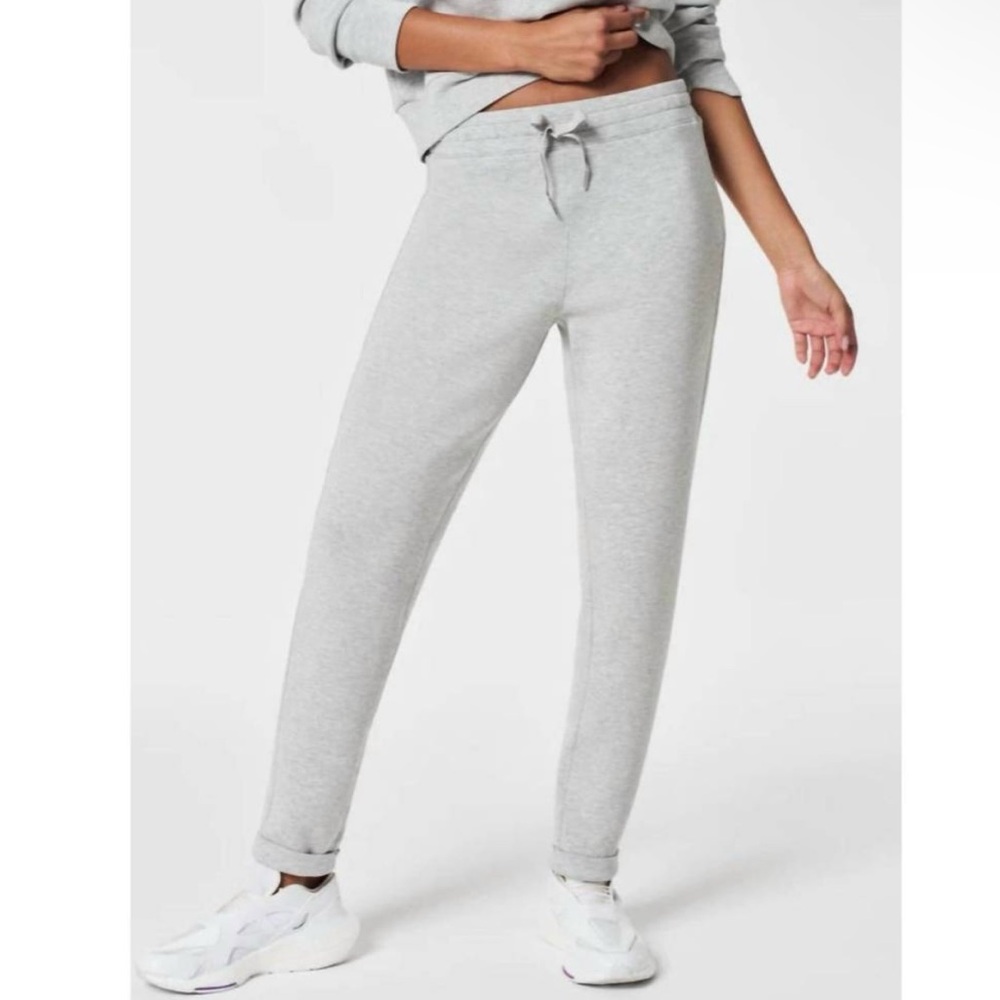 NEW SPANX women's airessentials tapered pants in light heather grey